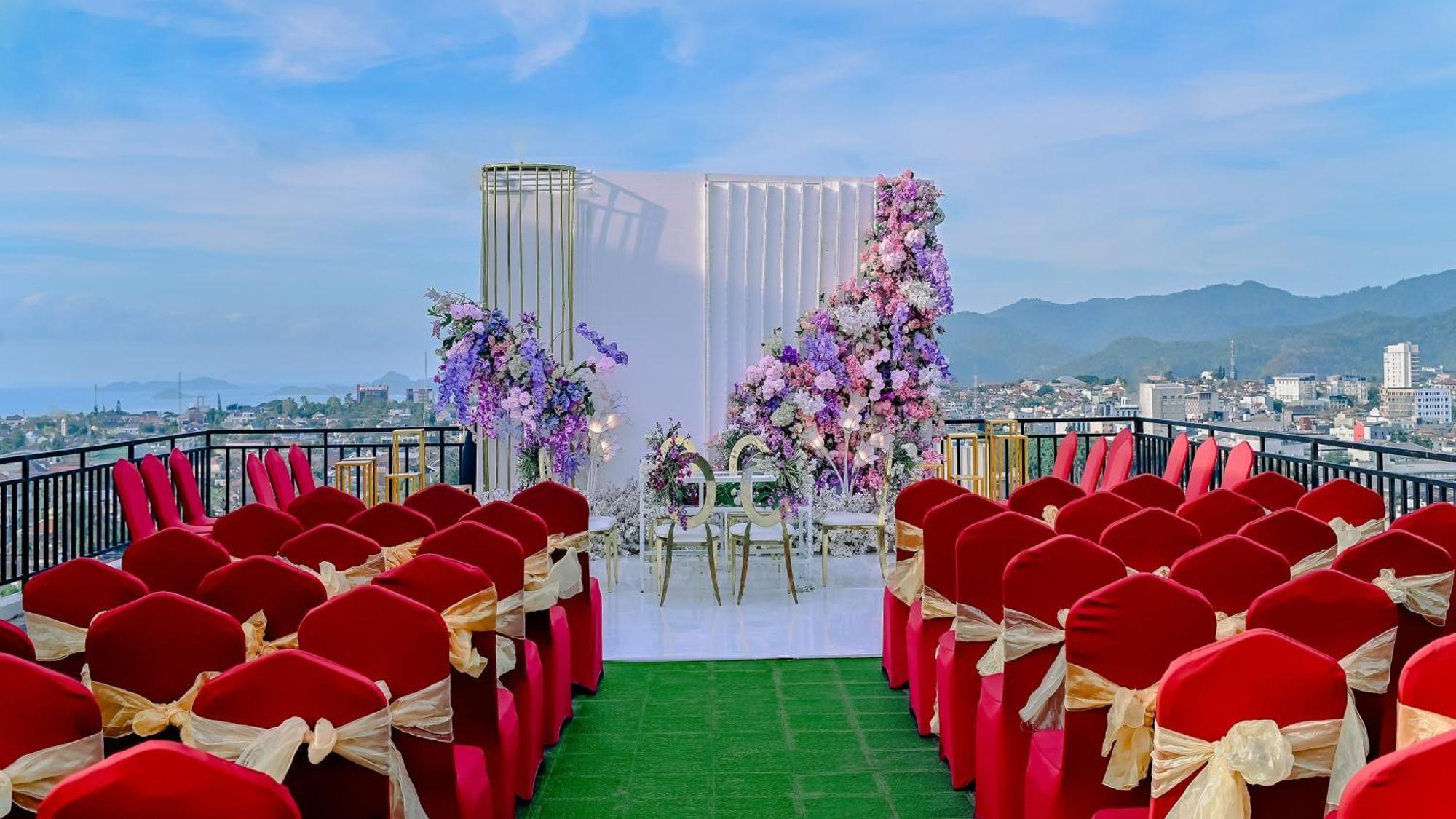 Holiday Inn Lampung Bukit Randu By Ihg Bandar Lampung Buitenkant foto
