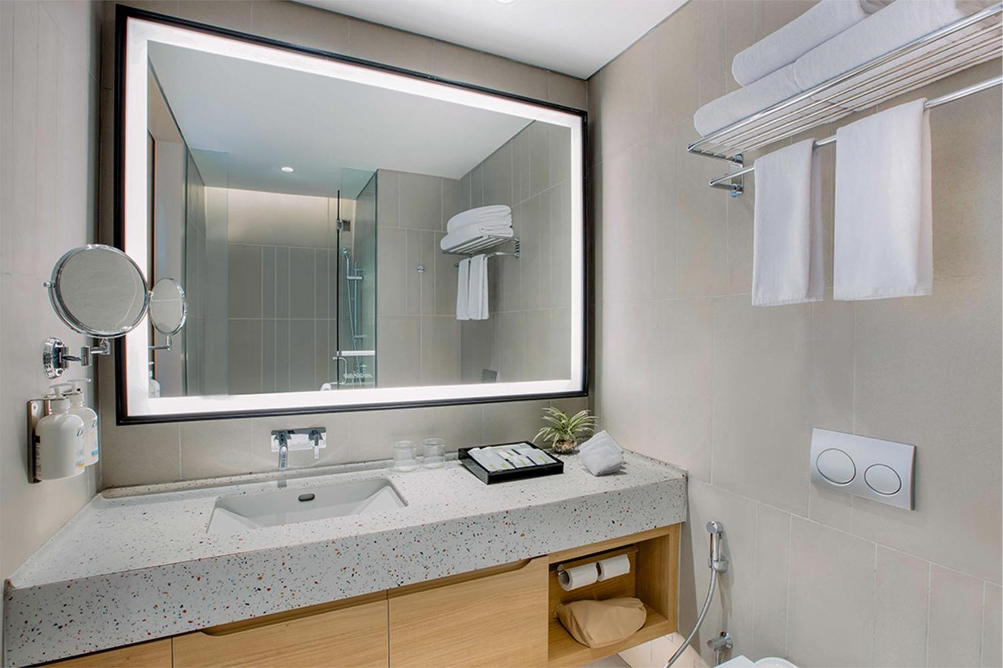 Holiday Inn Lampung Bukit Randu By Ihg Bandar Lampung Buitenkant foto